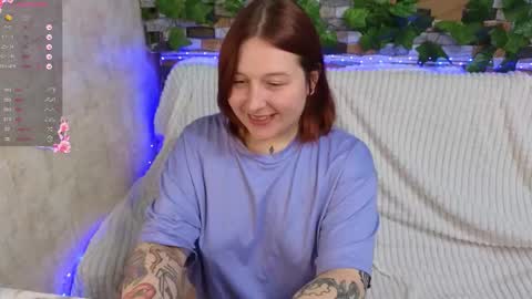 Snapshot of foxgirlandmerguis chatting on 10-06-25, 05:10 Belinda online show from 10-06-25, 05:10