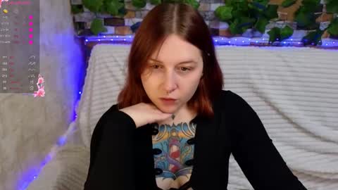 Snapshot of foxgirlandmerguis chatting on 10-19-25, 11:33 Belinda online show from 10-19-25, 11:33