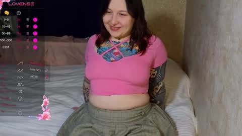 Snapshot of foxgirlandmerguis chatting on 04-26-26, 06:11 Belinda online show from 04-26-26, 06:11