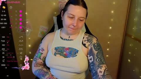 Snapshot of foxgirlandmerguis chatting on 05-24-26, 06:40 Belinda online show from 05-24-26, 06:40