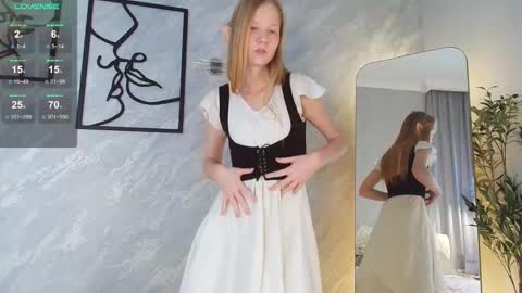 foxialee online show from 11-26-25, 07:20