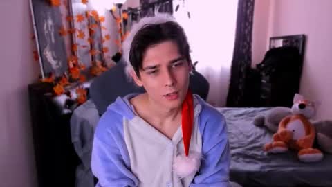 Foxicfu online show from 12-18-25, 07:03