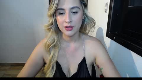 Snapshot of foxvalerin chatting on 09-15-25, 11:49 Valerin. online show from 09-15-25, 11:49