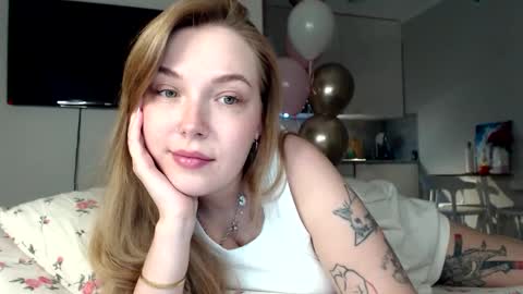 Snapshot of foxxycindy chatting on 12-04-25, 08:50 Cindy online show from 12-04-25, 08:50