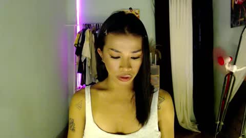 Snapshot of foxxygirly_ chatting on 05-19-26, 09:04 Eva Violet online show from 05-19-26, 09:04
