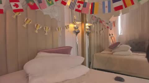Snapshot of foxy200__ chatting on 06-25-26, 08:35 Foxy online show from 06-25-26, 08:35