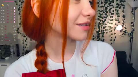 Snapshot of foxy_blush chatting on 10-29-25, 08:54 Eva online show from 10-29-25, 08:54