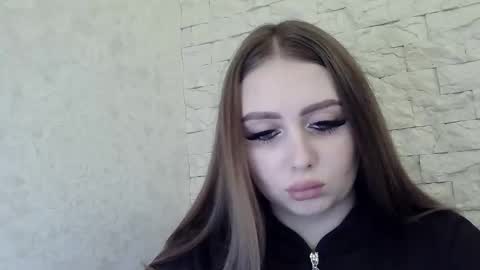 Snapshot of foxyflaree chatting on 11-29-25, 05:38 Alice online show from 11-29-25, 05:38