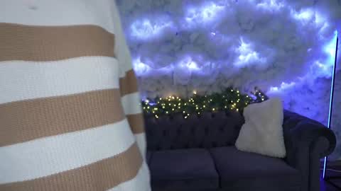 Snapshot of foxyrayy chatting on 01-17-25, 03:55 F O X online show from 01-17-25, 03:55