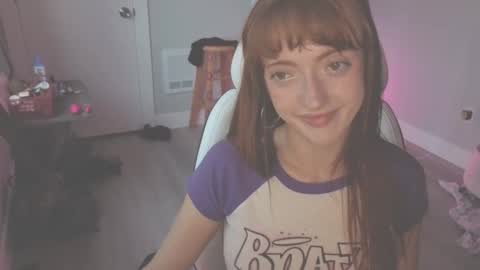 Snapshot of foxyredddd chatting on 05-10-26, 01:16 beautiful blair online show from 05-10-26, 01:16