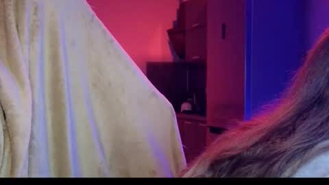 Snapshot of fran_bow chatting on 12-23-25, 12:19 fran_bow online show from 12-23-25, 12:19