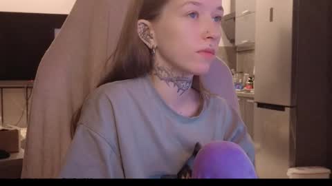 Snapshot of fran_bow chatting on 02-12-26, 04:18 fran_bow online show from 02-12-26, 04:18