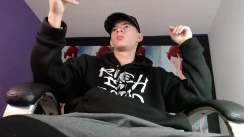 Snapshot of fran_boy_ chatting on 12-31-24, 02:03 Fran online show from 12-31-24, 02:03