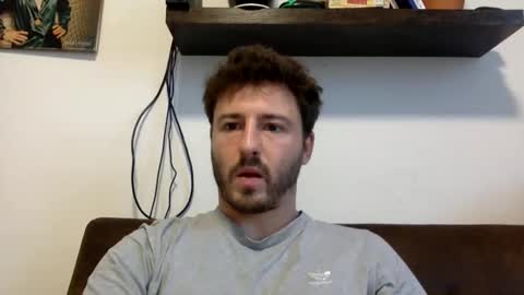 Snapshot of francaiiiiis chatting on 10-27-25, 01:59 francaiiiiis online show from 10-27-25, 01:59