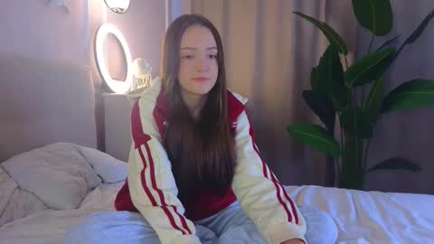 Marybrown eye Katy gray eye online show from 02-25-26, 07:51