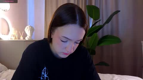 Marybrown eye Katy gray eye online show from 03-03-26, 06:19