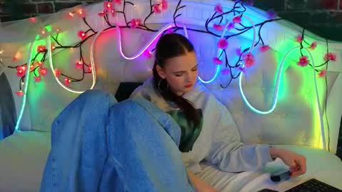 Marybrown eye Katy gray eye online show from 03-15-26, 05:35