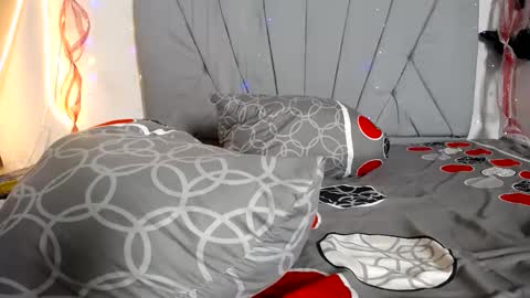 francihot4 online show from 12-16-25, 02:16