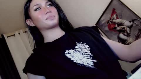 Snapshot of francine_moore chatting on 12-06-24, 09:54 Francine online show from 12-06-24, 09:54