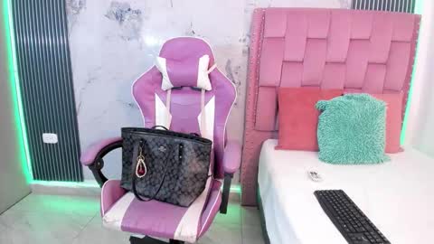 Laura online show from 12-13-25, 07:53