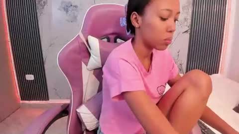 Laura online show from 06-19-26, 07:17