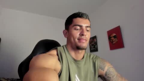 Snapshot of franco_ruiz_ chatting on 02-15-26, 02:19 franco online show from 02-15-26, 02:19