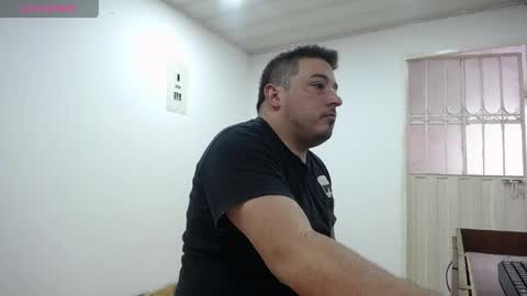 Snapshot of francoisroy chatting on 04-27-26, 04:27 Juan online show from 04-27-26, 04:27