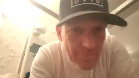 Snapshot of frankieblueeyes4u chatting on 04-06-26, 06:25 Famous Blue Eyes online show from 04-06-26, 06:25