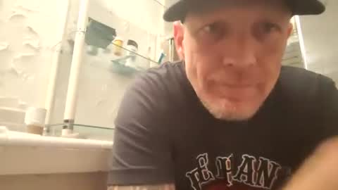 Snapshot of frankieblueeyes4u chatting on 04-08-26, 02:33 Famous Blue Eyes online show from 04-08-26, 02:33