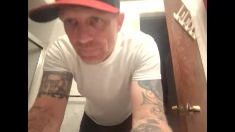 Snapshot of frankieblueeyes4u chatting on 04-18-26, 09:35 Famous Blue Eyes online show from 04-18-26, 09:35