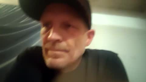 Snapshot of frankieblueeyes4u chatting on 05-04-26, 03:13 Famous Blue Eyes online show from 05-04-26, 03:13