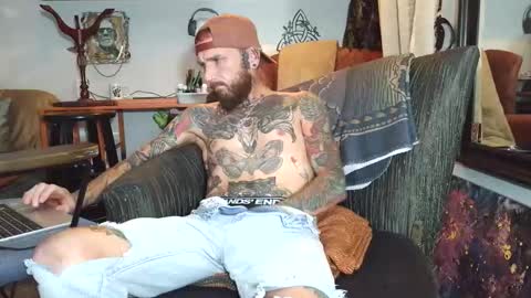 Snapshot of frankiedray chatting on 06-10-26, 06:12 Frankie DRay LikeFollowShareBuild online show from 06-10-26, 06:12