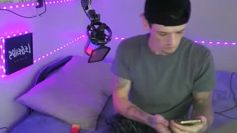 Snapshot of frankoafterdark chatting on 09-08-25, 11:15 Franco online show from 09-08-25, 11:15