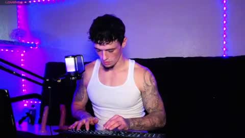 Snapshot of frankoafterdark chatting on 11-04-25, 02:21 Franco online show from 11-04-25, 02:21