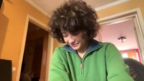 Snapshot of frankreyne chatting on 11-05-25, 08:58 Lily online show from 11-05-25, 08:58