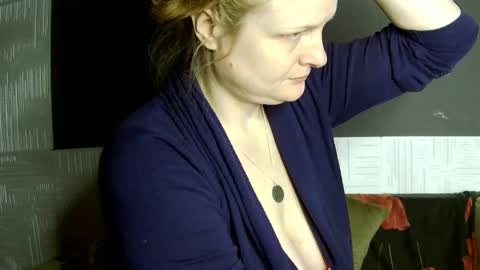 Snapshot of frauket chatting on 11-18-25, 11:36 FrauKet online show from 11-18-25, 11:36