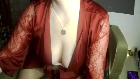 Snapshot of frauket chatting on 04-14-26, 11:33 FrauKet online show from 04-14-26, 11:33