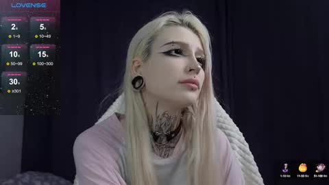 Snapshot of fraulein_mooon chatting on 12-06-24, 03:08 Asya UwU online show from 12-06-24, 03:08