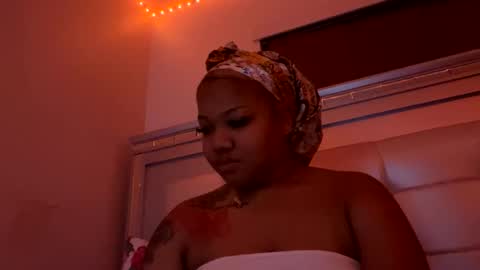 Snapshot of freakymaa chatting on 05-19-26, 05:36 Freakymaa online show from 05-19-26, 05:36