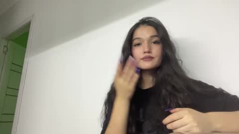 Mia online show from 06-04-26, 04:13