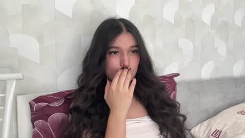 Mia online show from 07-25-26, 03:37