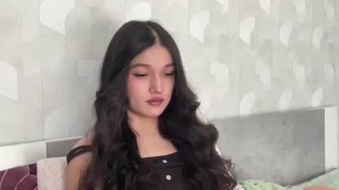 Mia online show from 07-31-26, 03:28