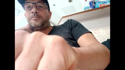 Snapshot of frederic94370 chatting on 06-10-26, 10:47 frederic94370 online show from 06-10-26, 10:47