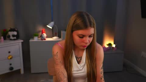 Hey im Olivia im glat to see you in mu room3 online show from 04-22-26, 02:18