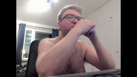 Snapshot of fredrik386959 chatting on 01-12-25, 05:54 Fredrik online show from 01-12-25, 05:54