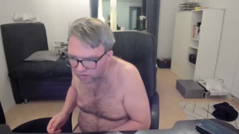 Snapshot of fredrik386959 chatting on 01-26-25, 06:27 Fredrik online show from 01-26-25, 06:27