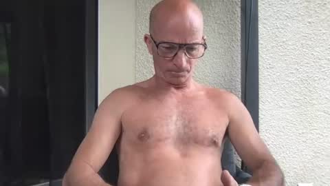 Snapshot of frenchdaddylove chatting on 06-12-26, 10:58 Frenchdaddylove online show from 06-12-26, 10:58