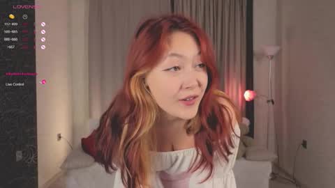 Snapshot of frencheseyes chatting on 09-15-25, 01:33 frencheseyes online show from 09-15-25, 01:33