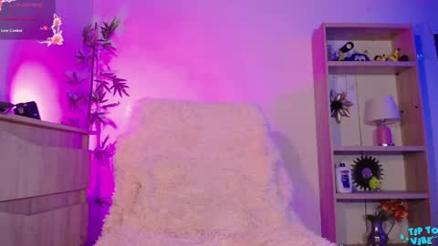 Snapshot of fresita44 chatting on 12-14-24, 03:18 see u 500 pm hora col online show from 12-14-24, 03:18