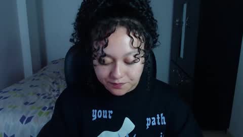 Snapshot of freud_x_louise1 chatting on 01-03-25, 04:33 Louise  online show from 01-03-25, 04:33